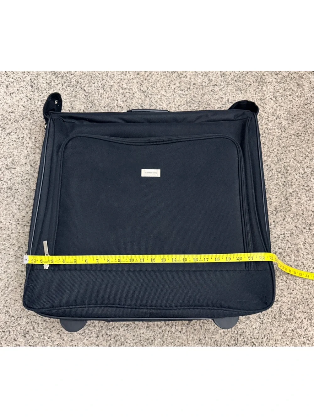 GEOFFREY BEENE Rolling Garment Bag | Carrier in Black